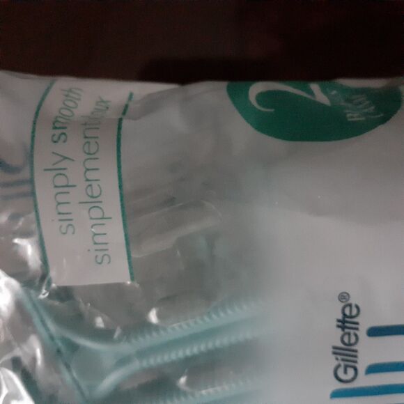 (2) Gillette Simply Venus Disposable Razors - 9 Per Pack (18 Total) 2 Blades NEW - Picture 7 of 10